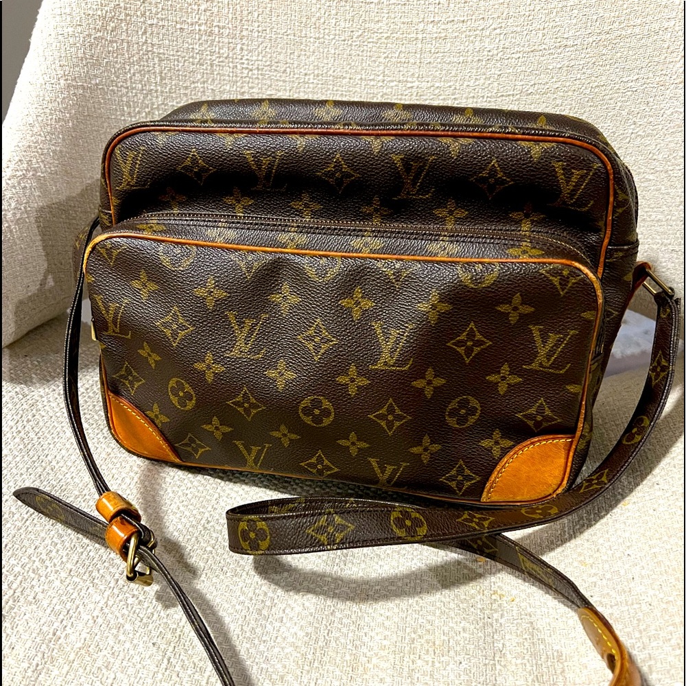 Louis Vuitton Monogram Nil 28- Authentic & Vintage